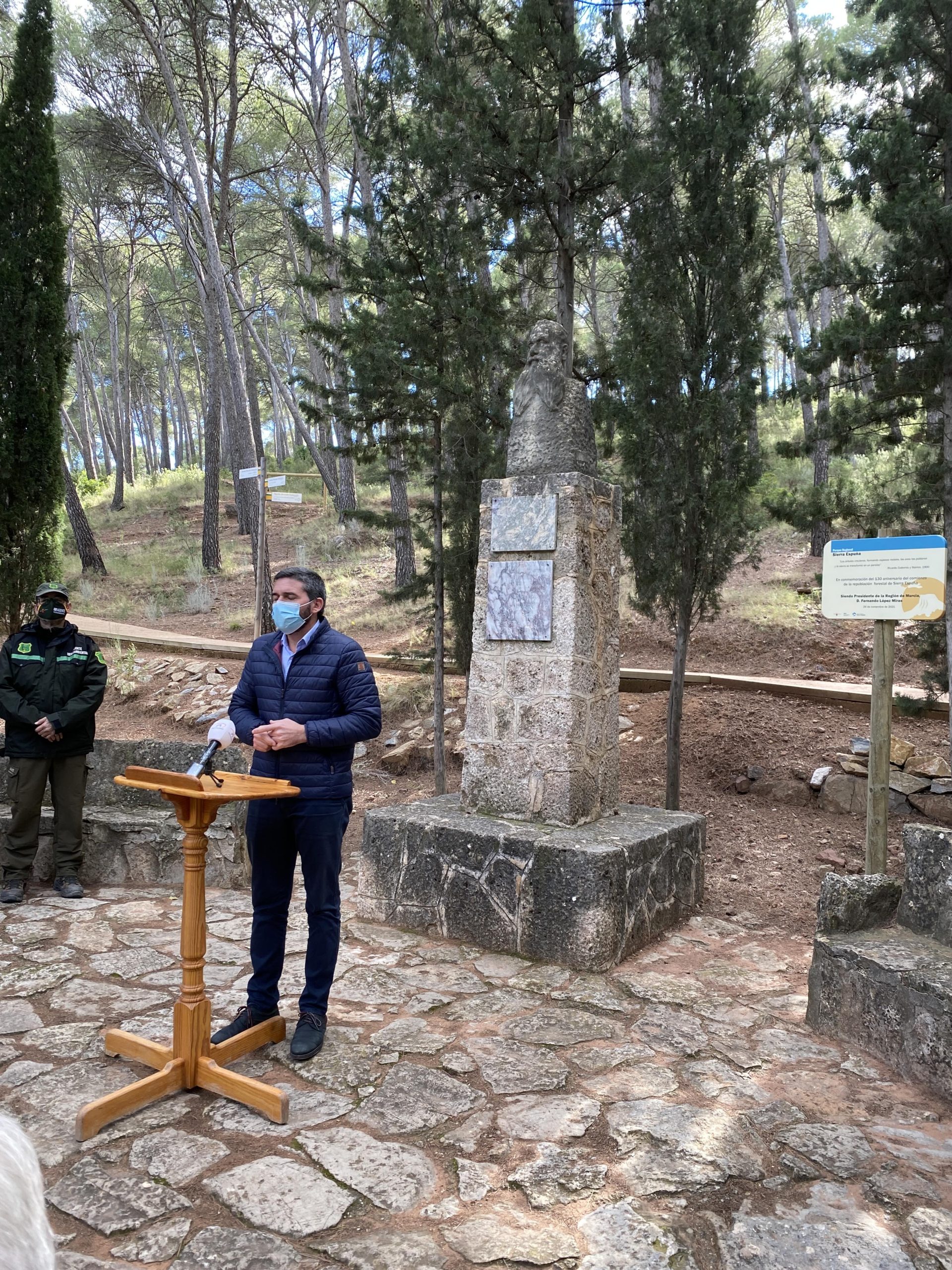 Descubrimiento placa conmemorativa repoblación de Sierra Espuña