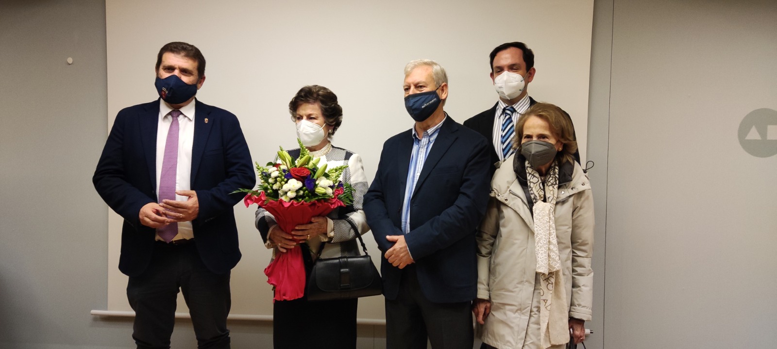 Familiares de D. Ricardo Codorníu junto a Fulgencio Perona